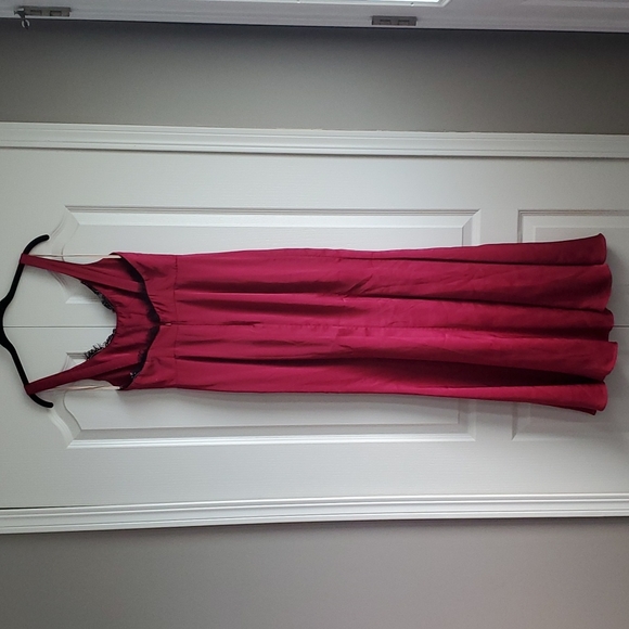 Scarlet Fame and Partners Mermaid Gown - Picture 3 of 9